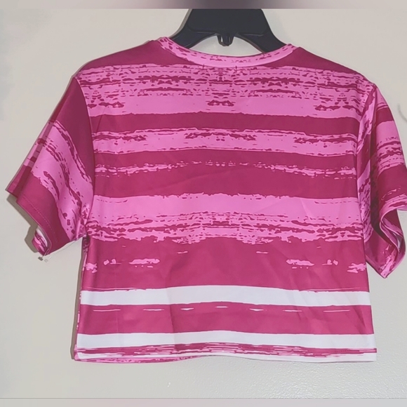 Ladies graphic crop top NWOT - Picture 2 of 2